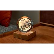 Lampe boule globe 3D en cristal et noyer h12cm